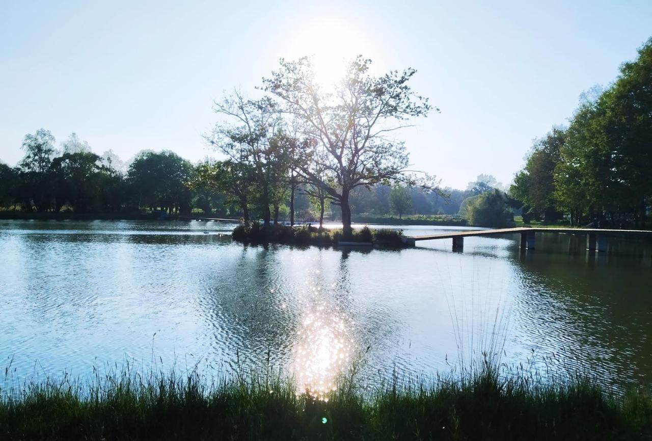 Le Sanctuaire Bed & Breakfast Missillac ภายนอก รูปภาพ